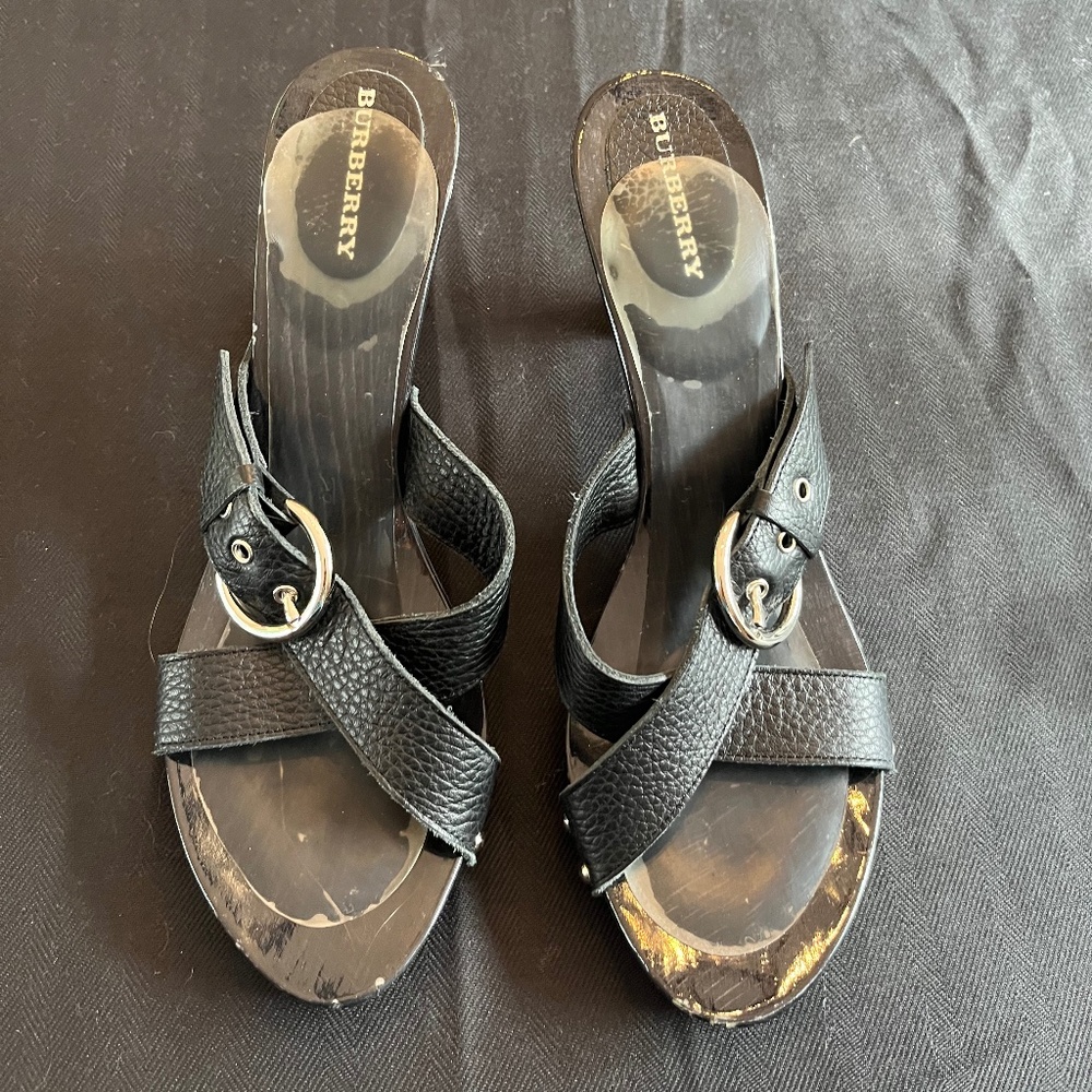 Burberry Black Leather and Patent Leather Sandal